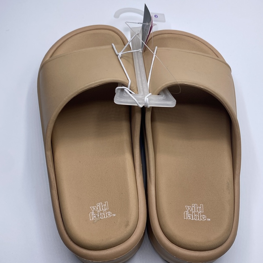 Wild fable Tan Slides Laney size 10